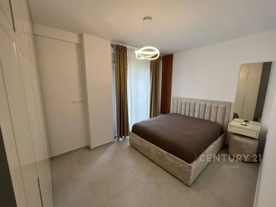 Tirane, jepet me qera apartament 2+1 Kati 6, 99 m² 900 € (Shkolla e Kuqe SPEED142106)