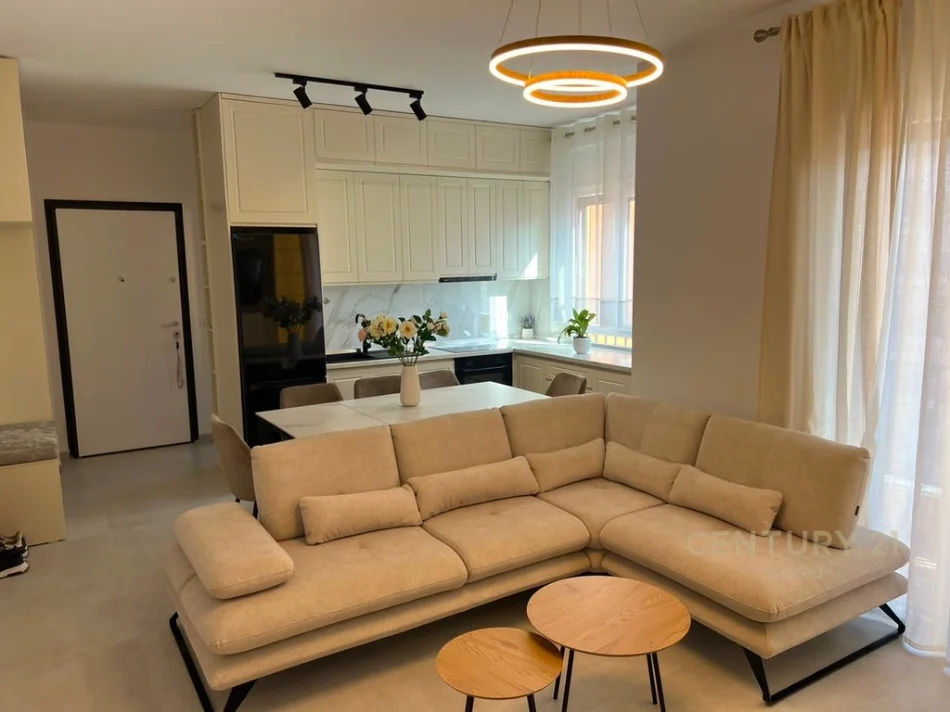 Tirane, jepet me qera apartament 2+1+Ballkon Kati 6, 99 m² 900 € (shkolla e kuqe)