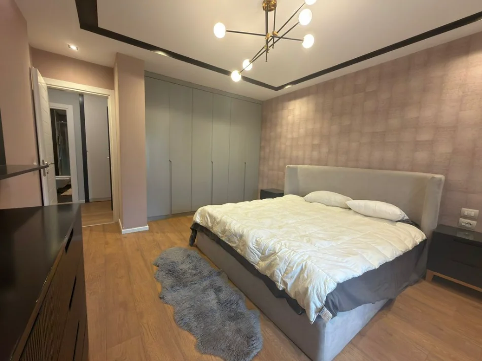 Tirane, jepet me qera apartament 2+1 Kati 5, 92 m² 800 € (ali demi)