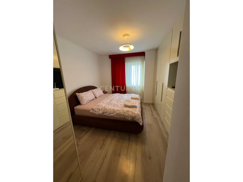 Tirane, jepet me qera apartament 2+1+Ballkon Kati 5, 110 m² 900 € (brryli)