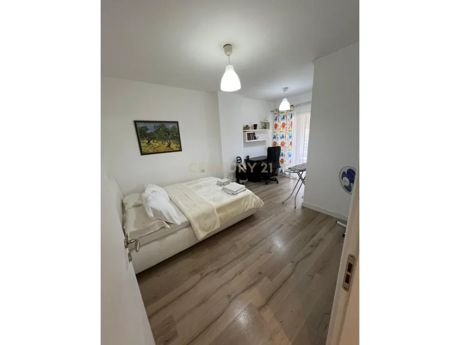 Tirane, jepet me qera apartament 2+1+Ballkon Kati 5, 110 m² 900 € (brryli)