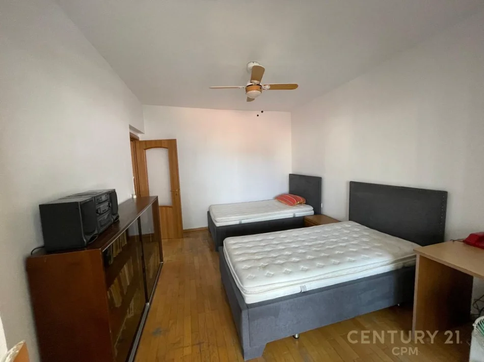 Tirane, jepet me qera apartament 2+1 Kati 4, 80 m² 550 € (pazari i ri)