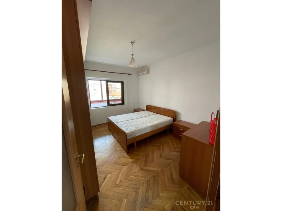 Tirane, jepet me qera apartament 2+1 Kati 4, 80 m² 550 € (pazari i ri)