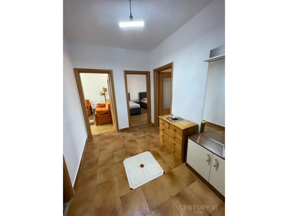 Tirane, jepet me qera apartament 2+1 Kati 4, 80 m² 550 € (pazari i ri)