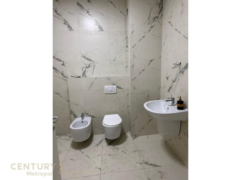 Tirane, shitet apartament 2+1 Kati 2, 107 m² 220.000 € (astir)