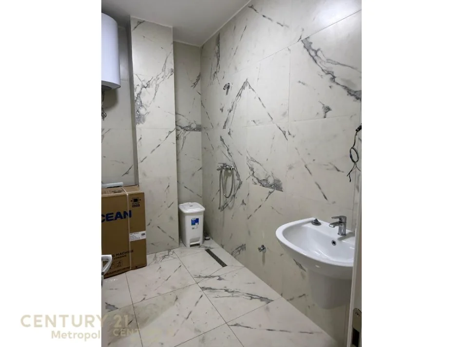 Tirane, shitet apartament 2+1 Kati 2, 107 m² 220.000 € (astir)