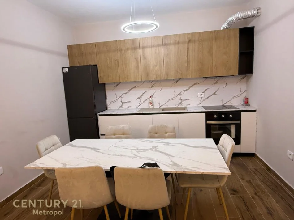Tirane, shitet apartament 2+1 Kati 2, 107 m² 220.000 € (astir)
