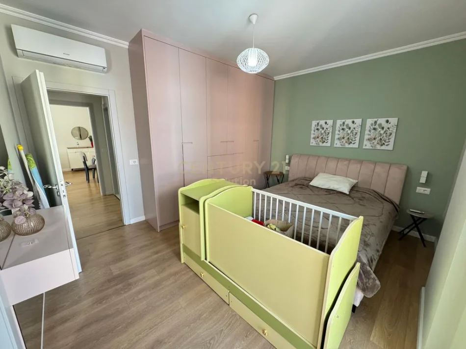 Tirane, jepet me qera apartament 2+1+Ballkon Kati 6, 104 m² 600 € (yzberisht)
