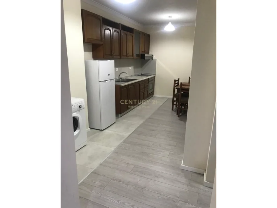 Tirane, jepet me qera apartament 1+1 Kati 1, 77 m² 400 € (Tregu Elektrik)