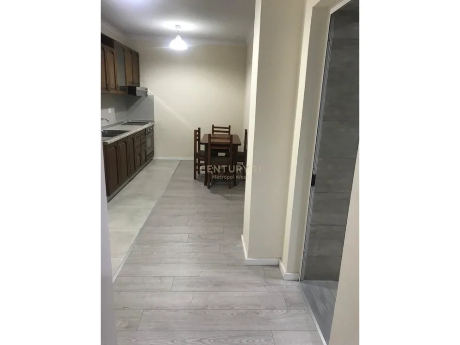 Tirane, jepet me qera apartament 1+1 Kati 1, 77 m² 400 € (Tregu Elektrik)