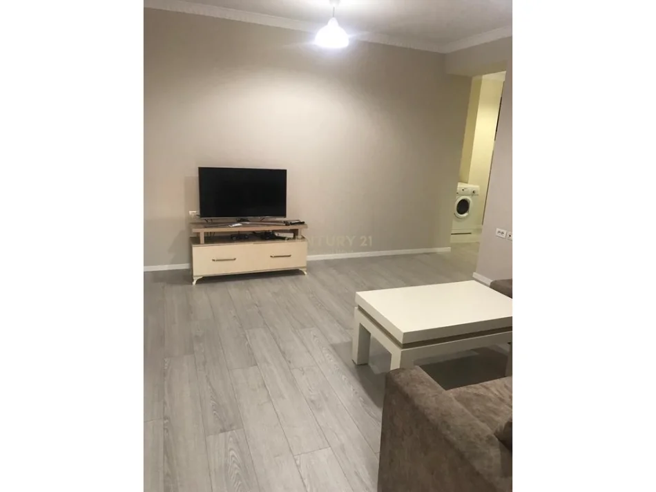 Tirane, jepet me qera apartament 1+1 Kati 1, 77 m² 400 € (Tregu Elektrik)