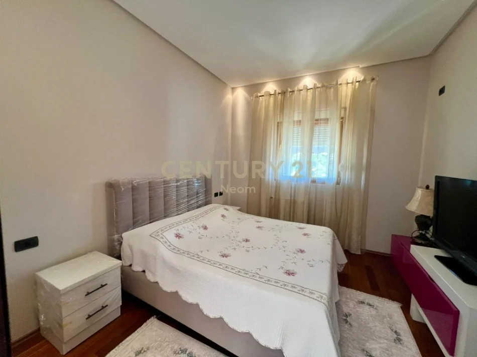 Tirane, jepet me qera apartament+verande | Penthouse 3+1+Ballkon Kati 6, 160 m² 1.300 € (garda)