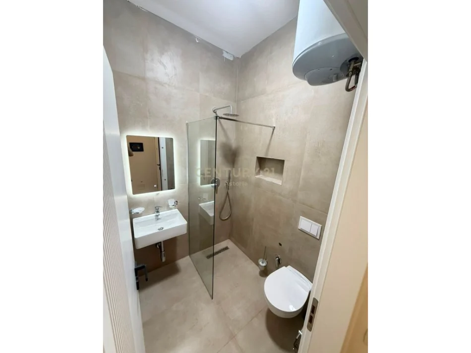 Tirane, jepet me qera apartament 1+1+Ballkon Kati 9, 53 m² 650 € (5 maji)