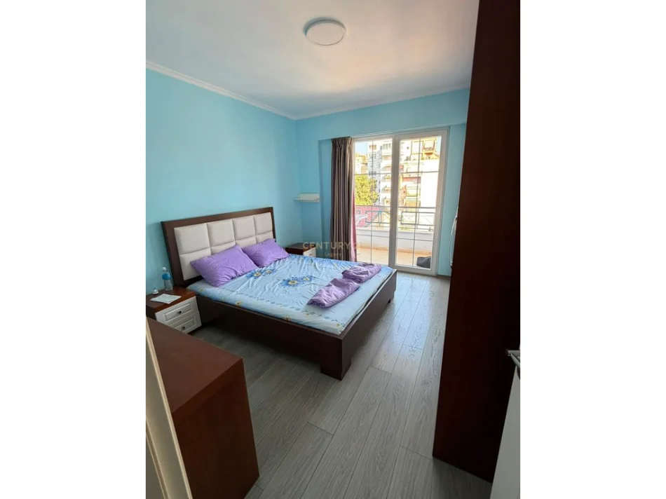Tirane, jepet me qera apartament 2+1+Ballkon Kati 4, 88 m² 650 € (rruga e barrikadave)