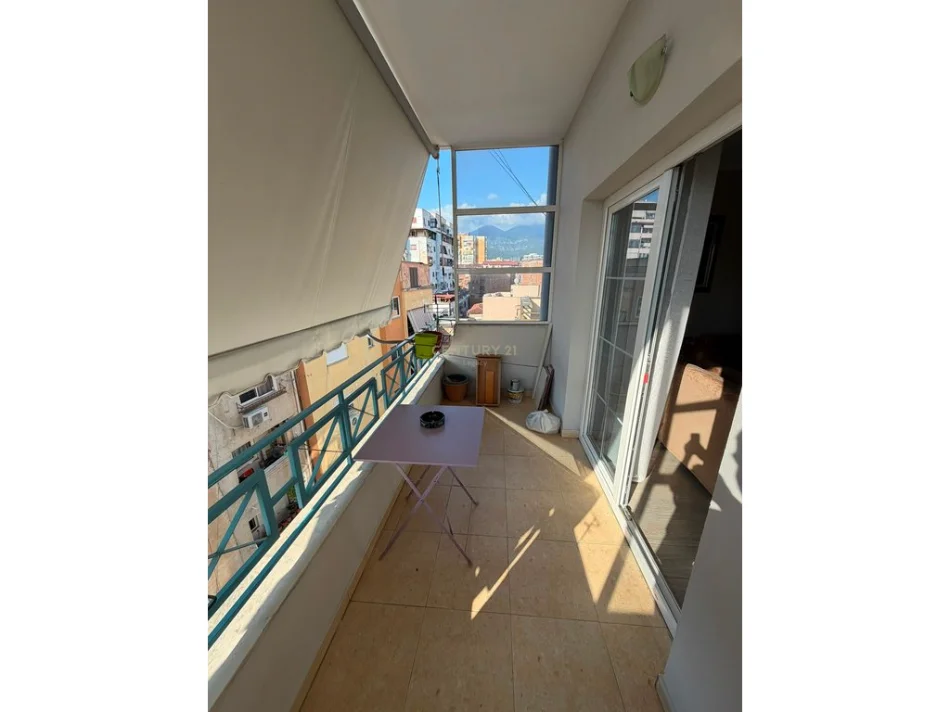Tirane, jepet me qera apartament 2+1+Ballkon Kati 4, 88 m² 650 € (rruga e barrikadave)