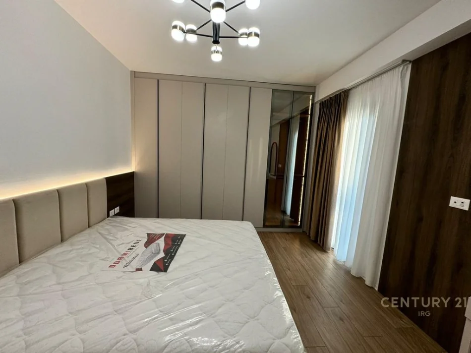 Tirane, jepet me qera apartament 2+1+Ballkon Kati 8, 125 m² 1.300 € 