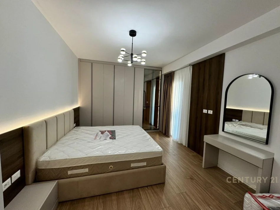 Tirane, jepet me qera apartament 2+1 Kati 8, 125 m² 1.300 € (Tirana Garden building)