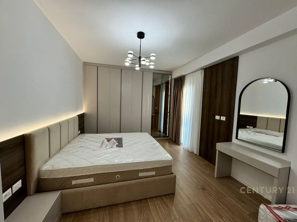 Tirane, jepet me qera apartament 2+1+Ballkon Kati 8, 125 m² 1.300 € 