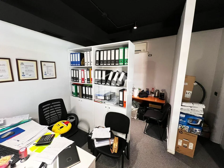 Tirane, jepet me qera zyre Kati 2, 190 m² 1.100 € (TE PAZARI I RI)