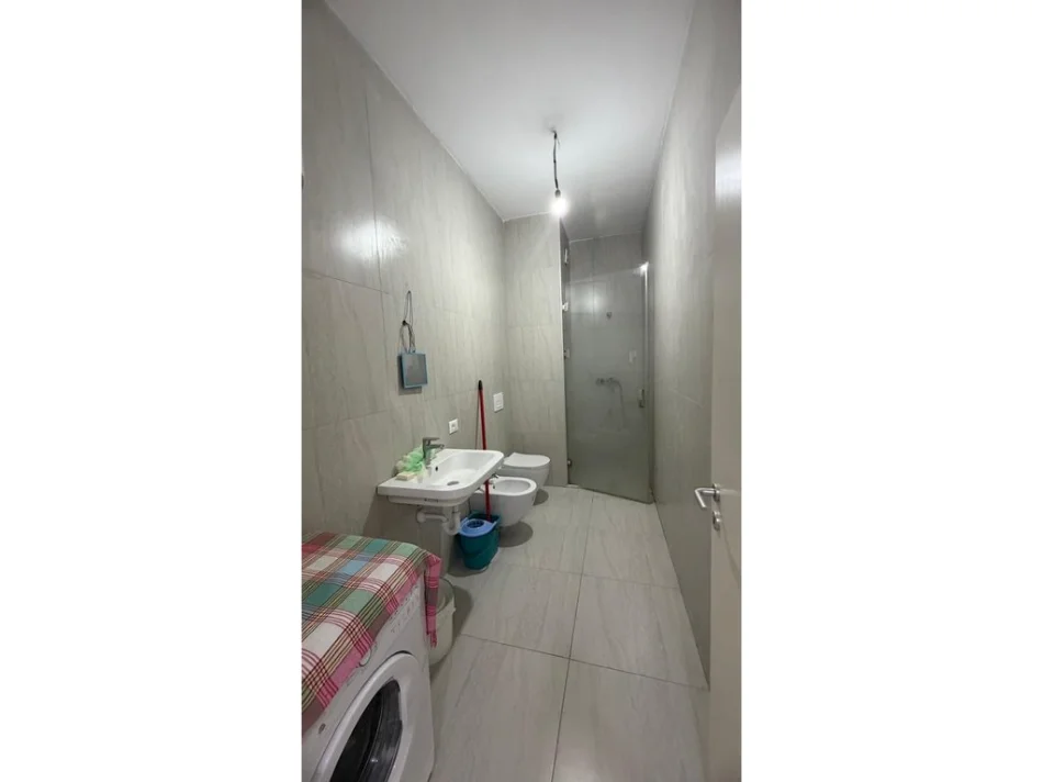 Tirane, jepet me qera apartament 2+1 Kati 2, 110 m² 450 € (Ali dem)