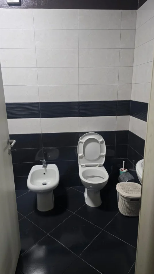 Tirane, jepet me qera apartament 1+1+Ballkon Kati 2, 67 m² 600 € 