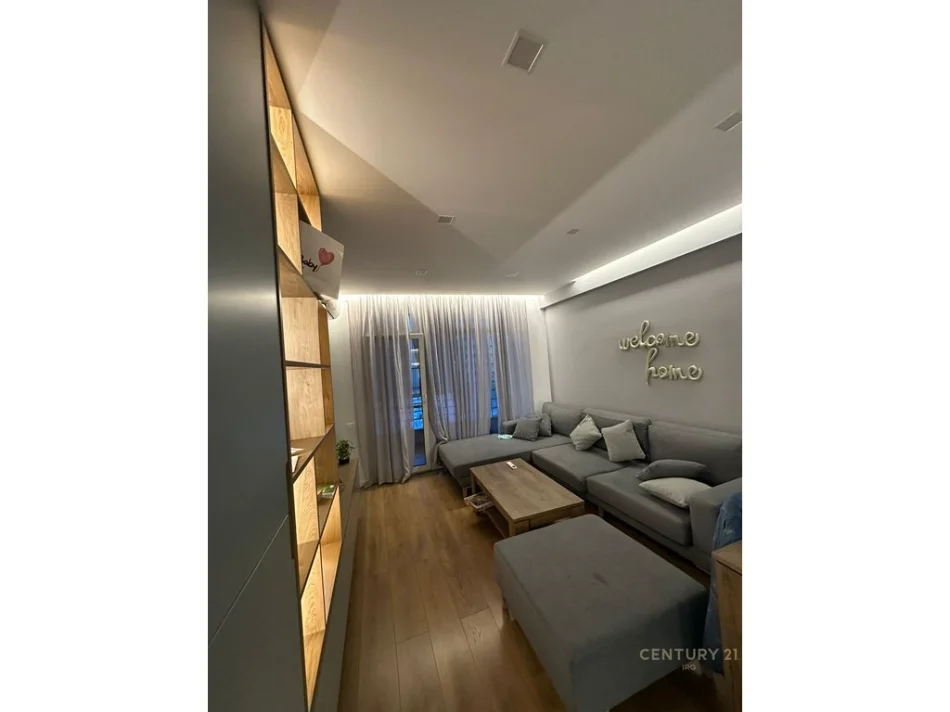 Tirane, jepet me qera apartament 1+1+Ballkon Kati 4, 70 m² 650 € (Komuna e Parisit)