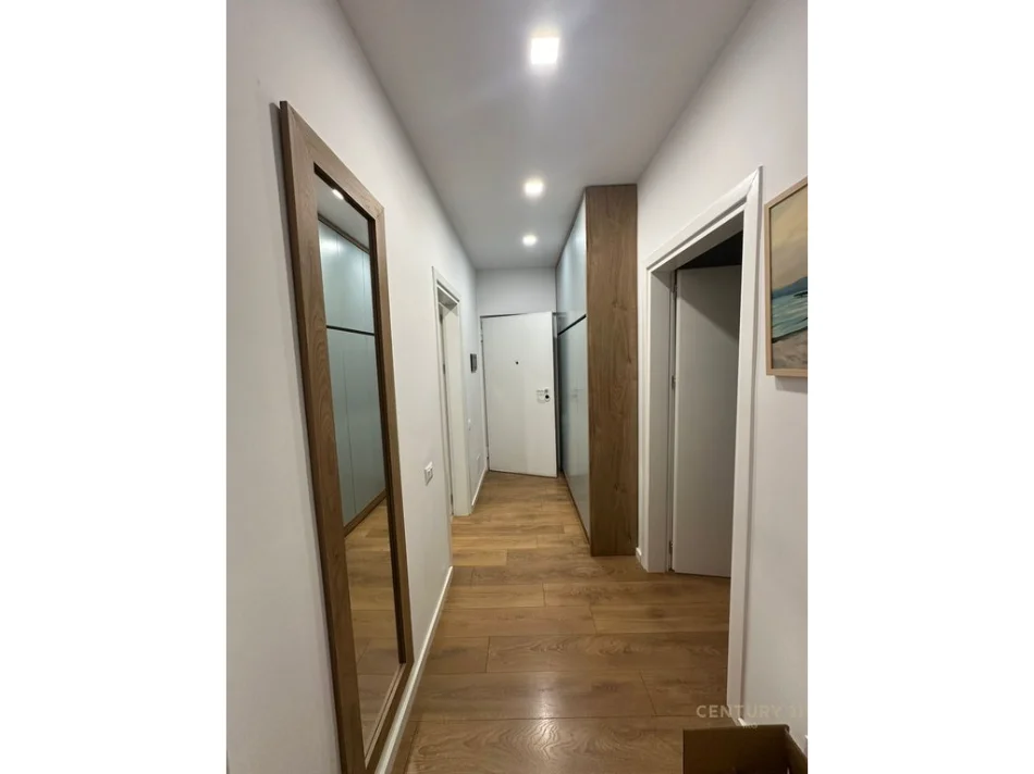 Tirane, jepet me qera apartament 1+1 Kati 4, 70 m² 650 € (Komuna e Parisit)