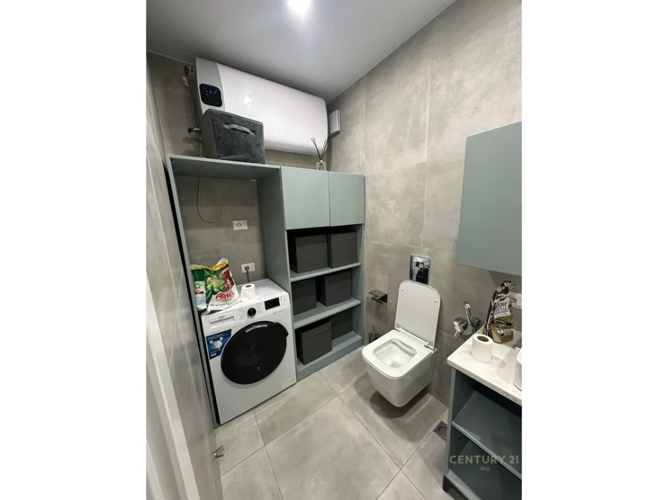 Tirane, jepet me qera apartament 1+1 Kati 4, 70 m² 650 € (Komuna e Parisit)