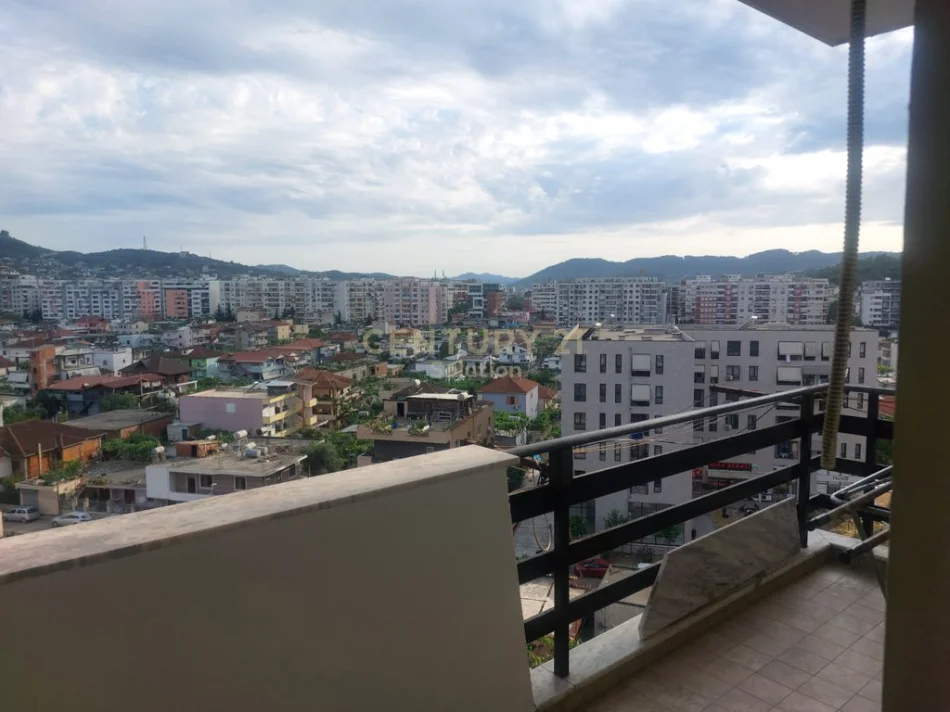 Tirane, jepet me qera apartament 2+1 Kati 7, 110 m² 470 € (yzberisht)
