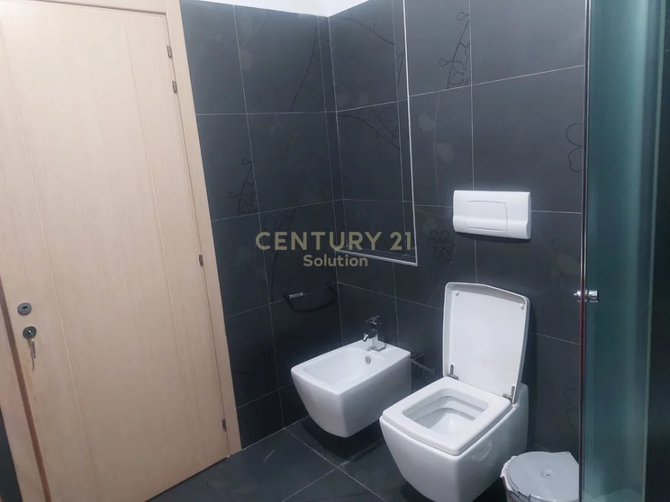 Tirane, jepet me qera apartament 2+1 Kati 7, 110 m² 470 € (yzberisht)