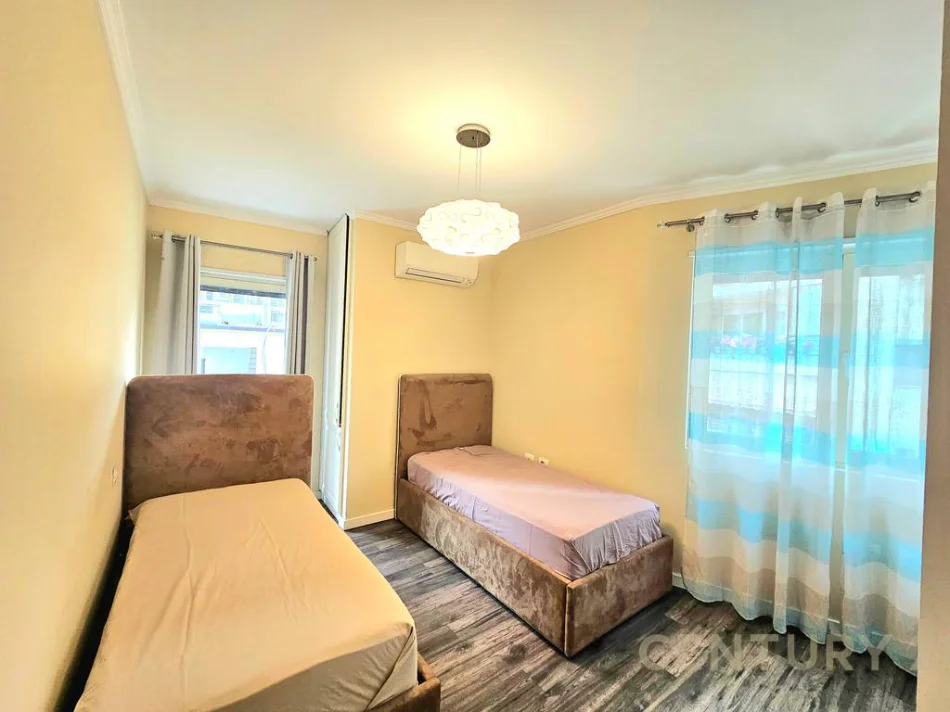 Tirane, jepet me qera apartament 2+1 Kati 4, 126 m² 1.000 € (rruga e barrikadave)