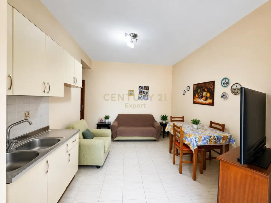 Tirane, shitet apartament 5+1+Ballkon Kati 1, 183 m² 364.000 € (myslym shyri)