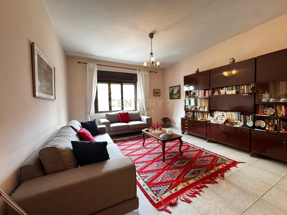 Tirane, shitet apartament 5+1+Ballkon Kati 1, 183 m² 364.000 € (myslym shyri)