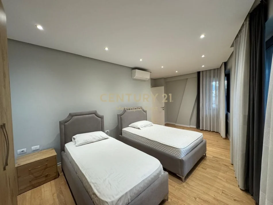 Tirane, jepet me qera apartament 2+1+Ballkon Kati 5, 115 m² 1.500 € (rruga e dibres)