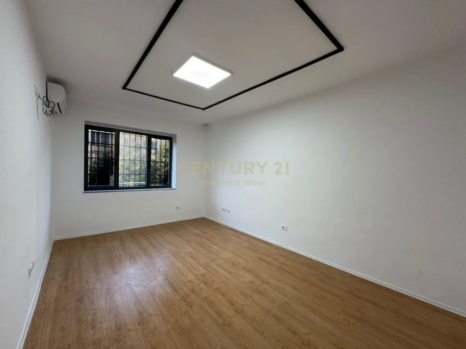 Tirane, jepet me qera zyre Kati 3, 45 m² 600 € (Rruga e Durresit)