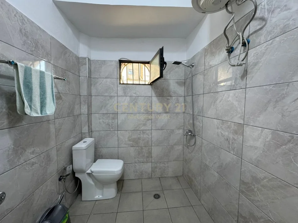 Tirane, jepet me qera zyre Kati 3, 45 m² 600 €
