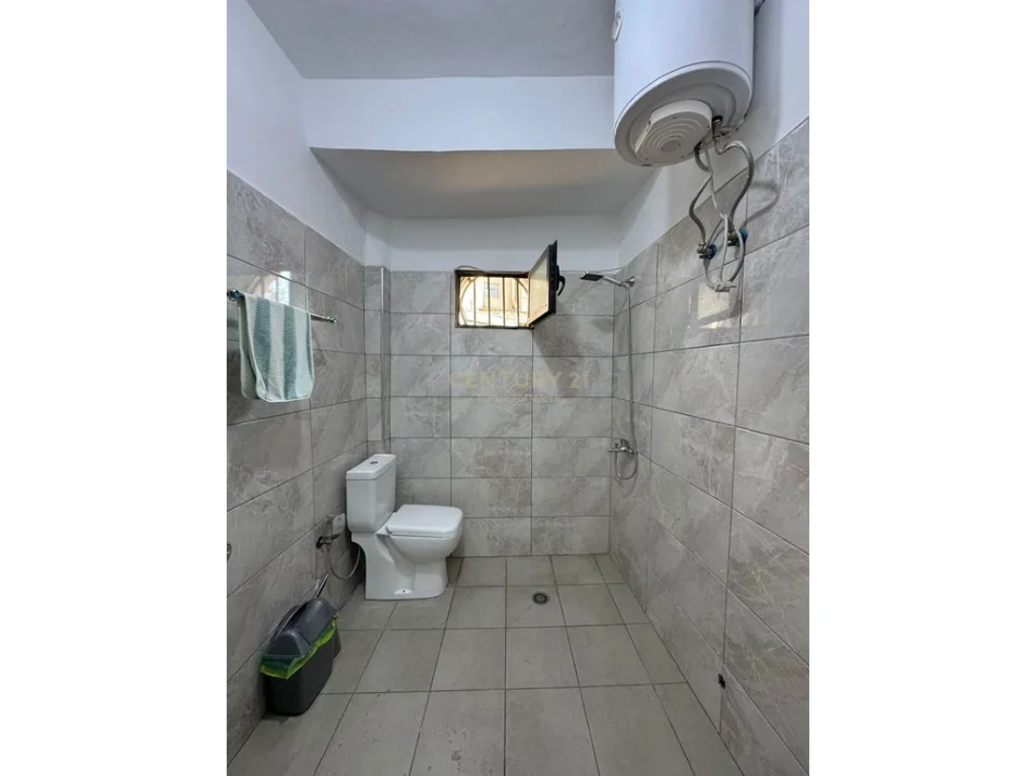 Tirane, jepet me qera zyre Kati 3, 45 m² 600 € (Rruga e Durresit)