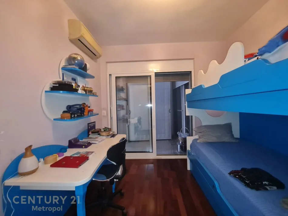 Tirane, shitet apartament 3+1+Ballkon Kati 1, 130 m² 275.000 € (kodra e diellit 1)