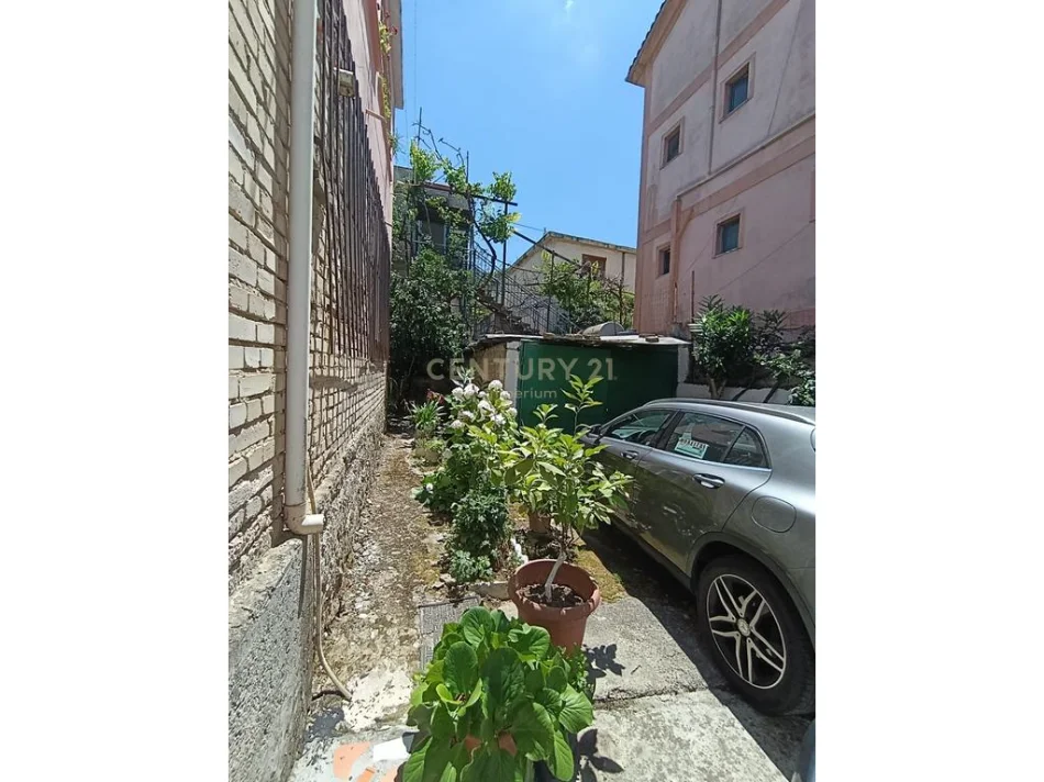 Tirane, shitet apartament 3+1+Ballkon Kati 2, 135 m² 150.000 € (misto mame)