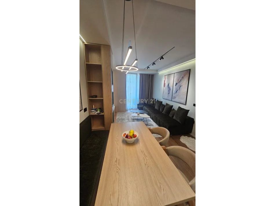 Tirane, jepet me qera apartament 1+1+Ballkon Kati 8, 75 m² 1.050 € (mine peza)