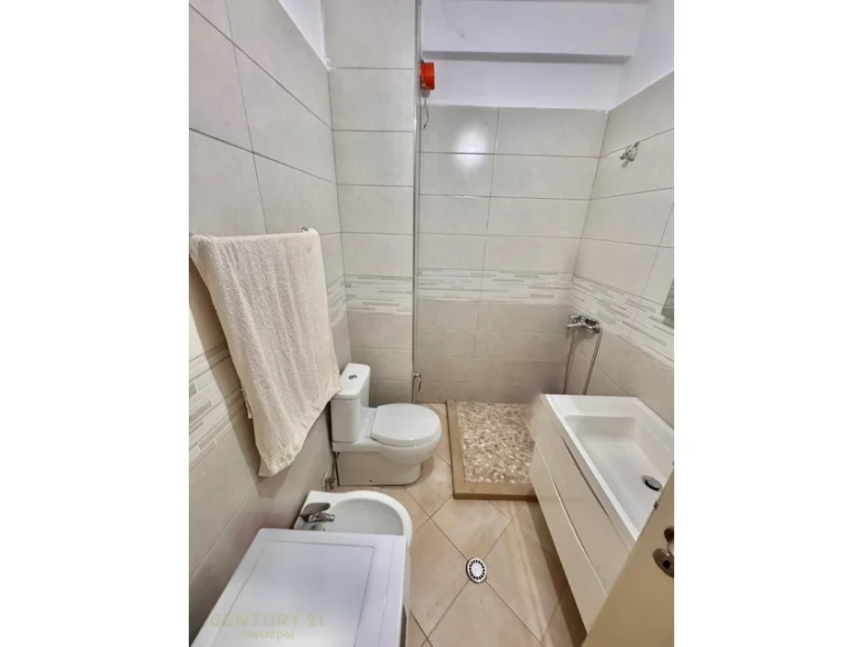 Tirane, shitet apartament 2+1 Kati 5, 82 m² 145.000 € (kopshti botanik)