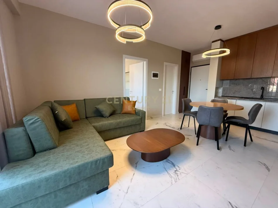 Tirane, jepet me qera apartament 1+1 Kati 8, 62 m² 550 € (laprake rezidenca aura)