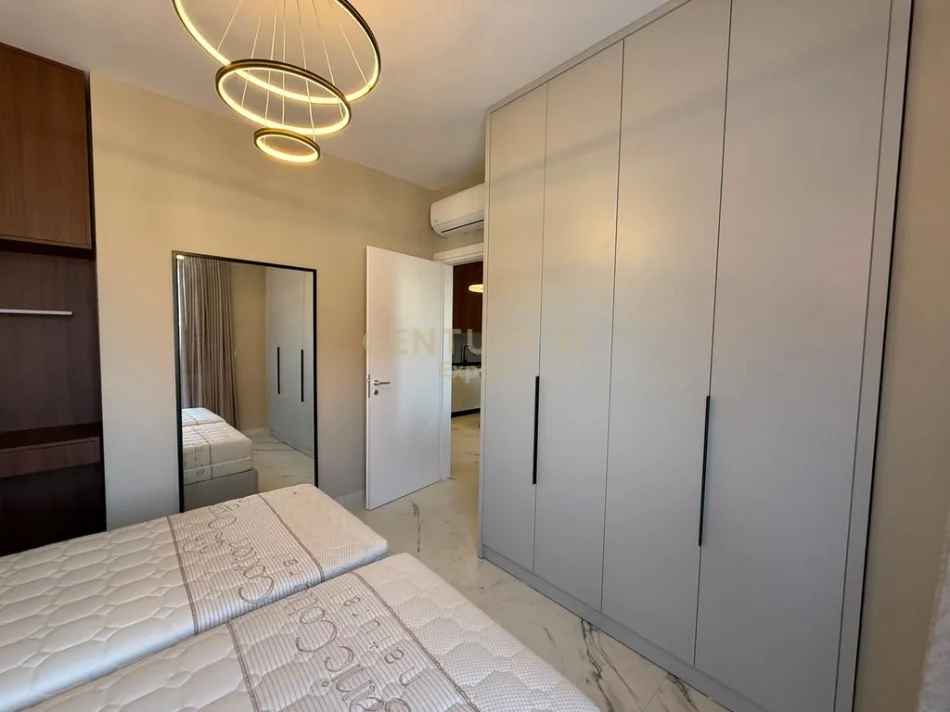 Tirane, jepet me qera apartament 1+1 Kati 8, 62 m² 550 € (laprake rezidenca aura)