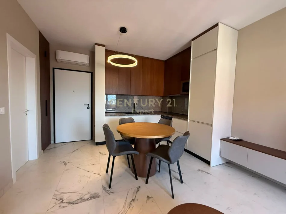 Tirane, jepet me qera apartament 1+1 Kati 8, 62 m² 550 € (laprake rezidenca aura)