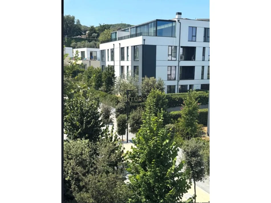 Tirane, shitet apartament 3+1 Kati 0, 129 m² 451.255 € (liqeni i thate)