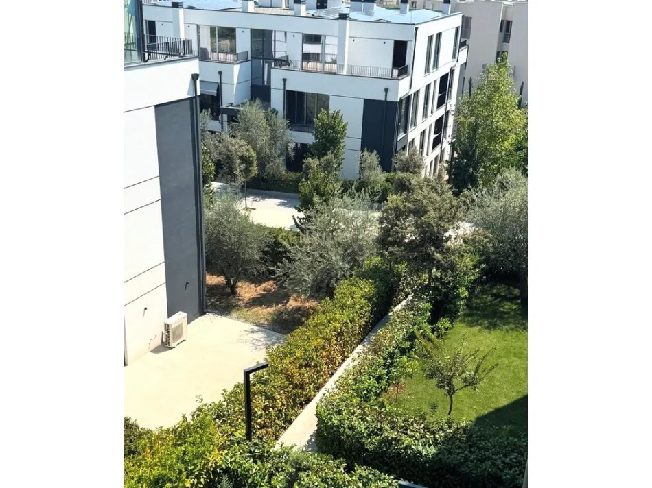 Tirane, shitet apartament 3+1 Kati 0, 129 m² 451.255 € (liqeni i thate)