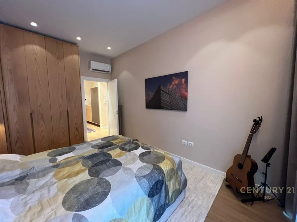 Tirane, jepet me qera apartament 1+1 Kati 5, 75 m² 1.200 € (liqeni thate radison)