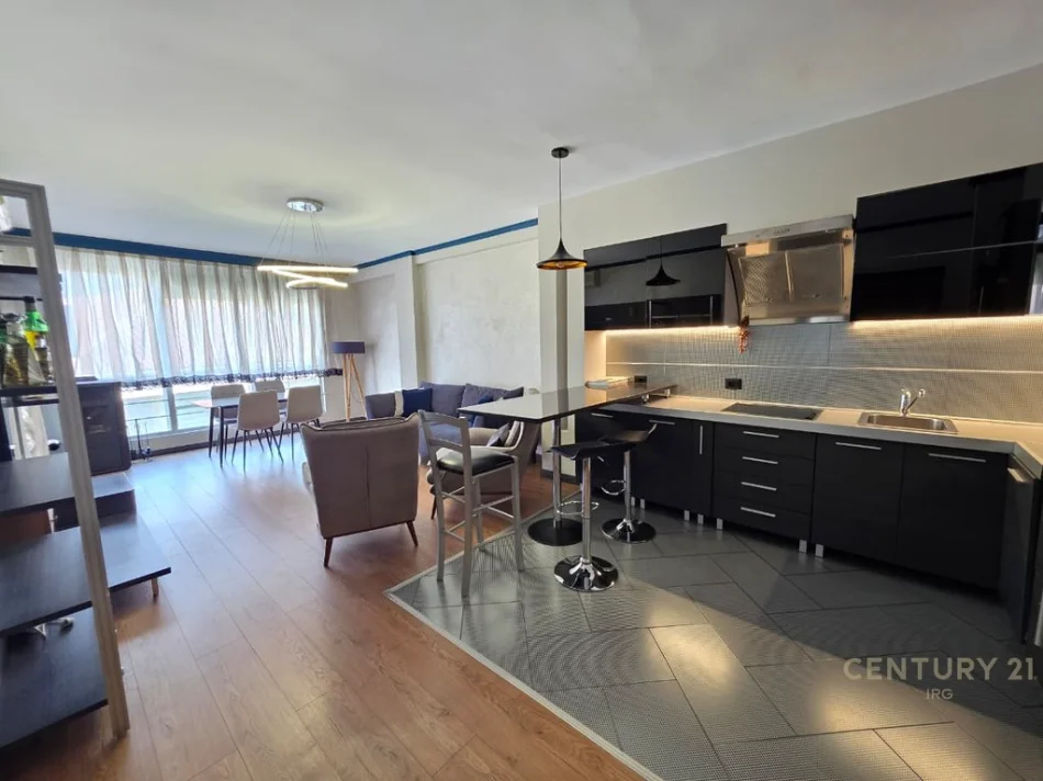 Tirane, jepet me qera apartament 2+1+Ballkon Kati 4, 110 m² 1.200 € (parlamneti ura e tabakeve)