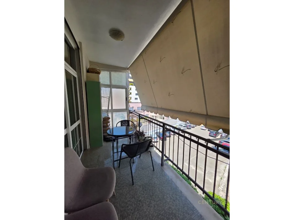 Tirane, jepet me qera apartament 2+1+Ballkon Kati 4, 110 m² 1.200 € (parlamneti ura e tabakeve)