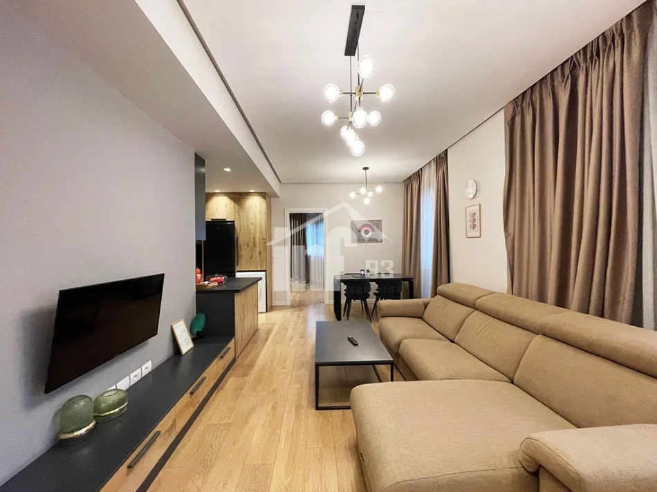Tirane, shitet apartament 4+1 Kati 4, 216 m² 777.000 € (RRUGA E “BARRIKADAVE”, PRANE GJIMNAZIT “SAMI FRASHERI”)
